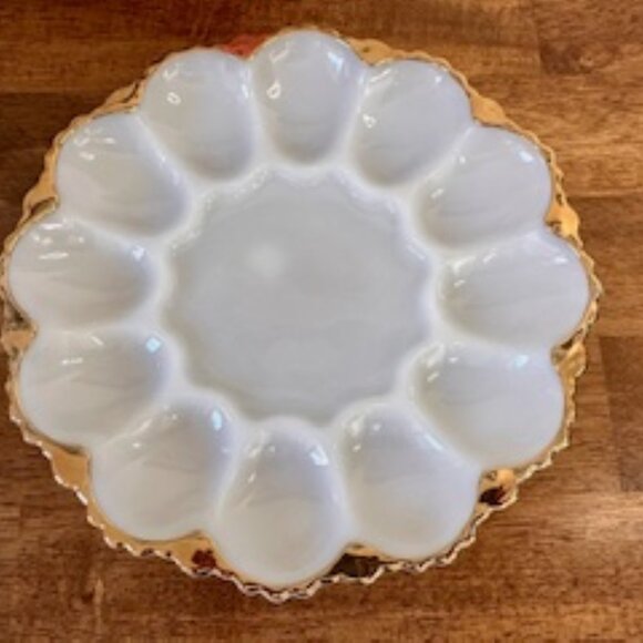 Vintage‎ Milk Glass Deviled Egg Tray with Gold Trim Scalloped Edge Serving Plate - Picture 3 of 7